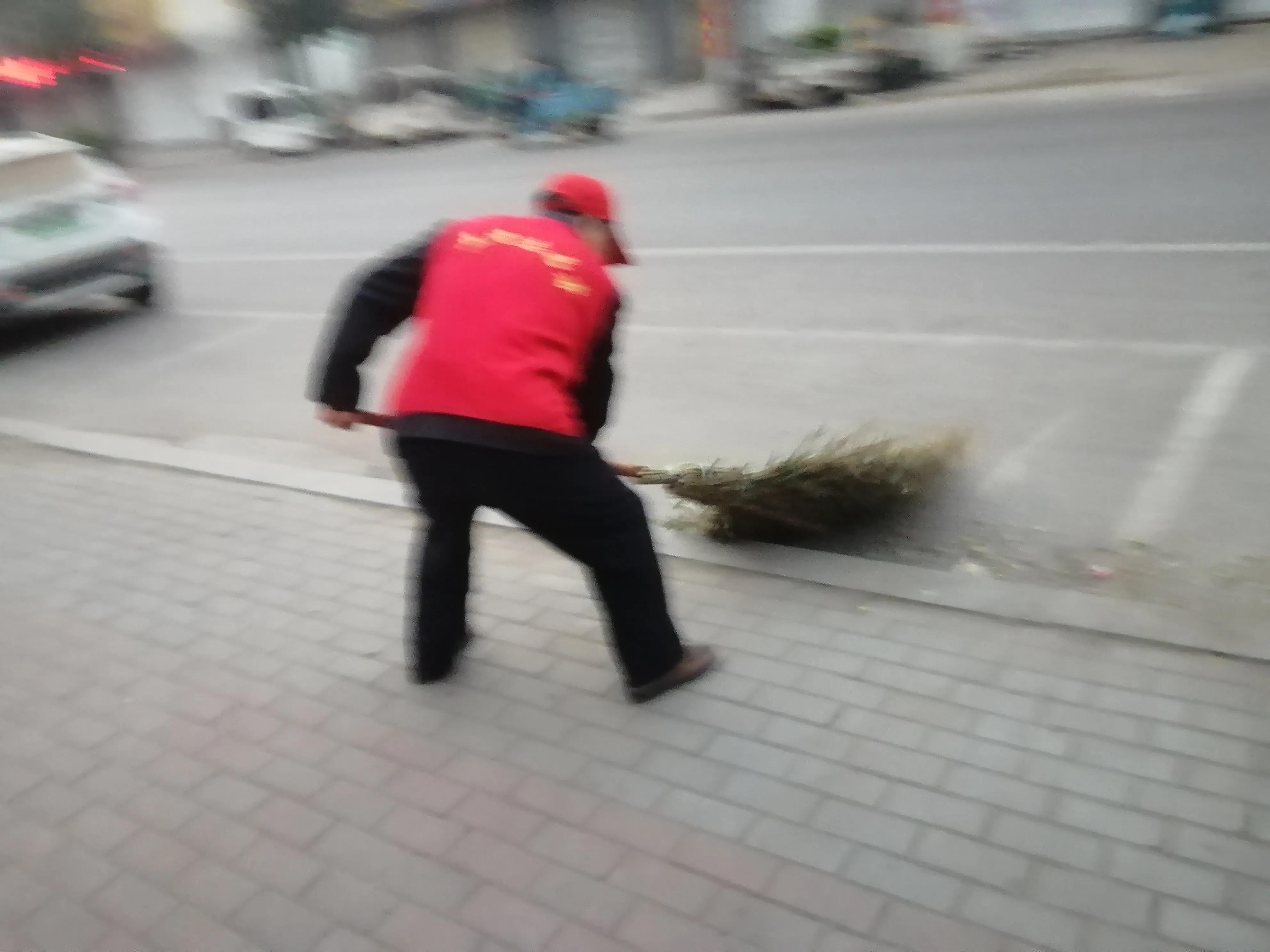 李民棵是环卫战线上的老黄牛