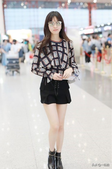 陈都灵全身校服写真图片,陈都灵学生装写真