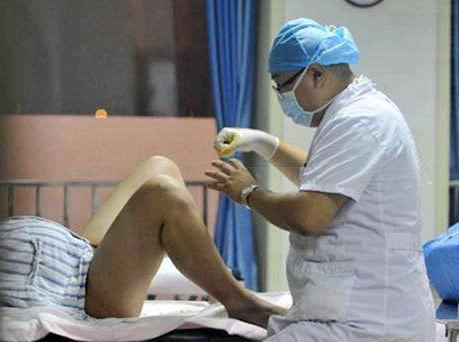 生产时怎样才会手剥胎盘,孕妇生产手剥胎盘