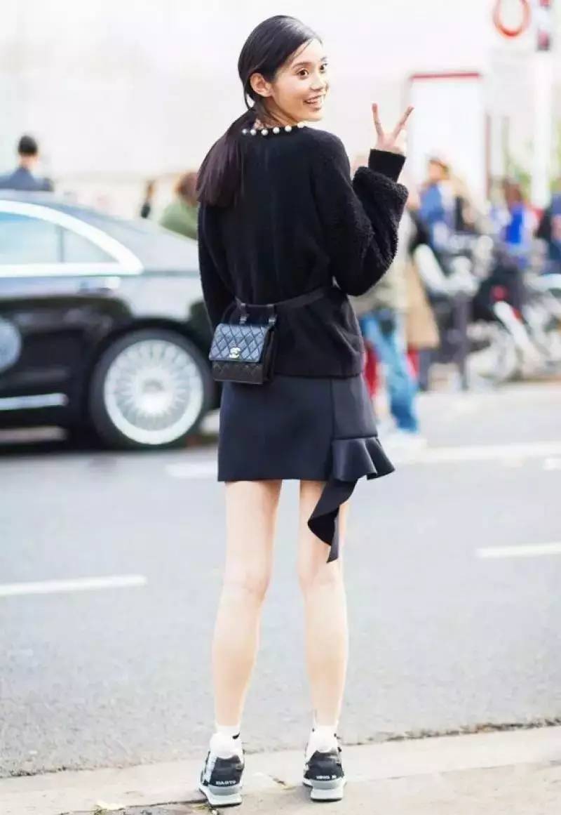 今年最火的斜挎腰包,腰包该怎么搭配