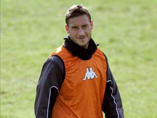 盘点足球场上十大重炮球,盘点足坛上的重炮轰门