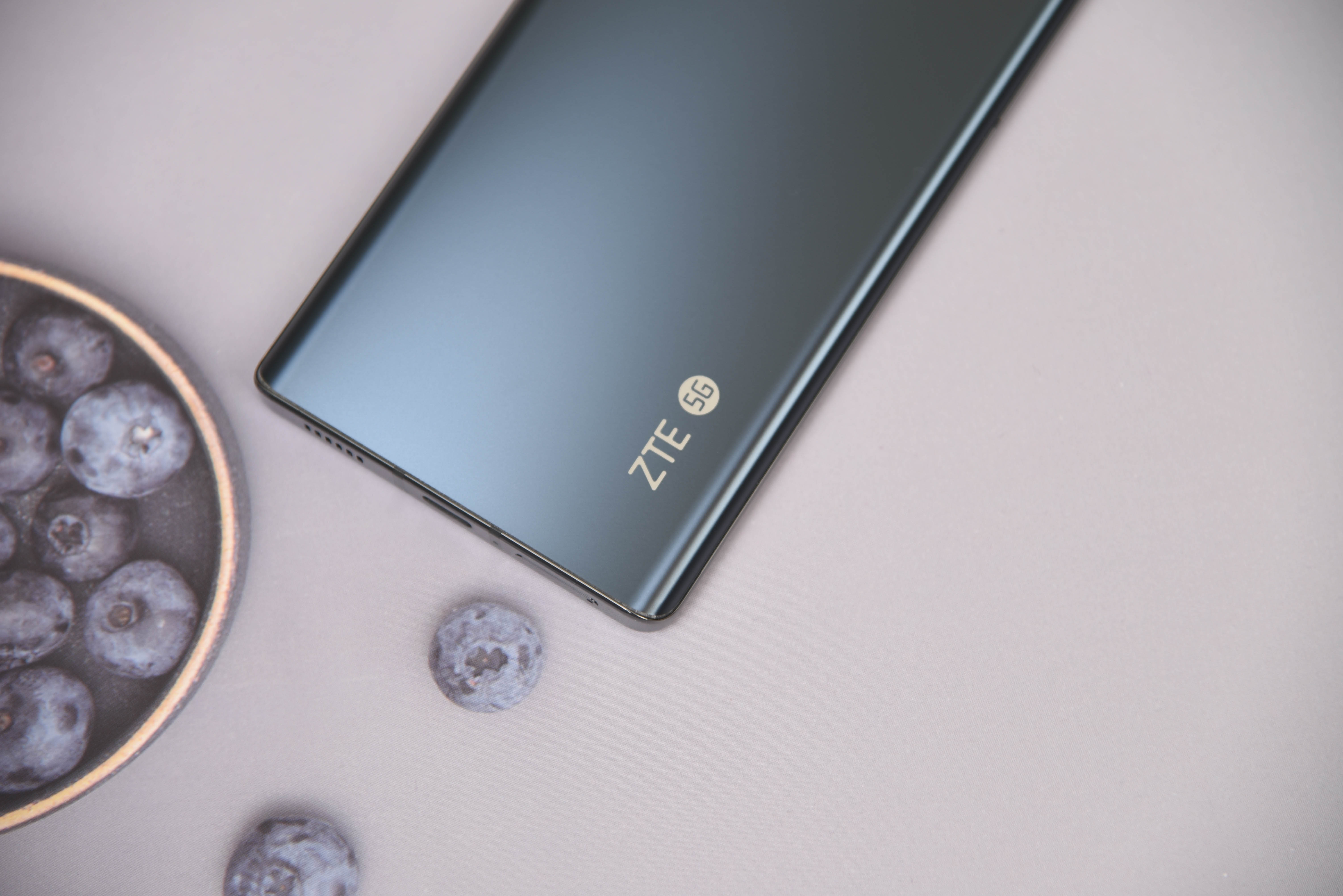 中兴axon30ultra评测屏下摄像头,中兴axon30ultra三千新机能入手吗