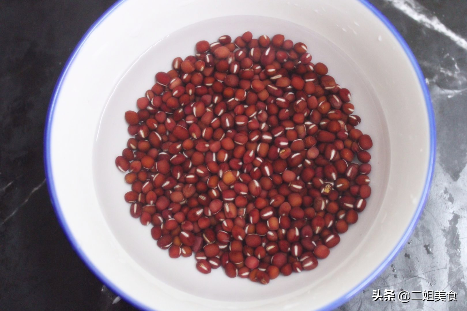 煮红豆怎么容易快速煮烂,怎样煮红豆能使红豆完整但不开花
