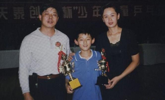 张继科在刘诗雯低谷期高调秀恩爱,张继科乒乓球遗憾