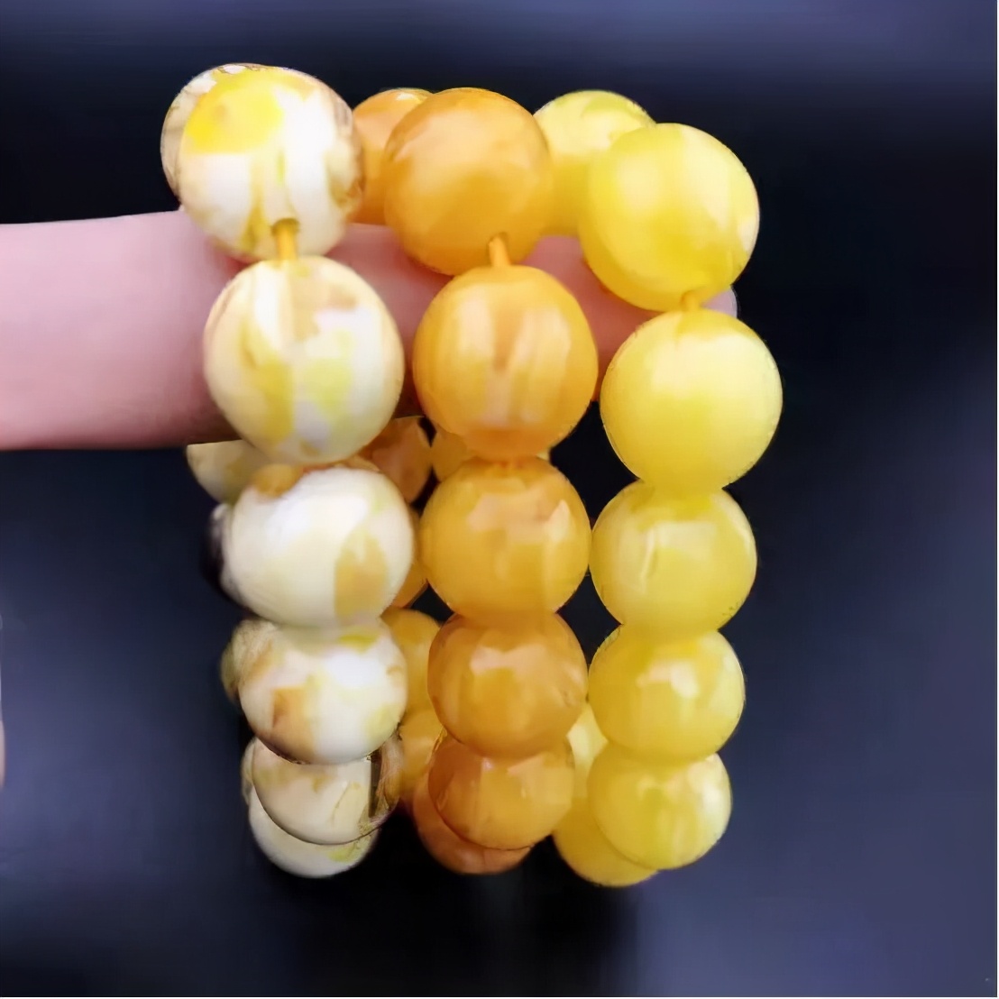 辨别真假蜜蜡的小视频,蜜蜡蓝精灵怎么分真假