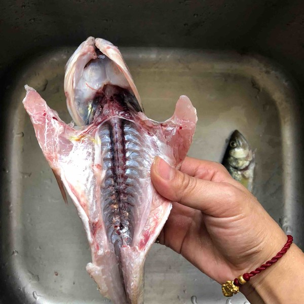 蒸鱼豉油蒸鲈鱼的做法,豉汁蒸鲈鱼的正确做法