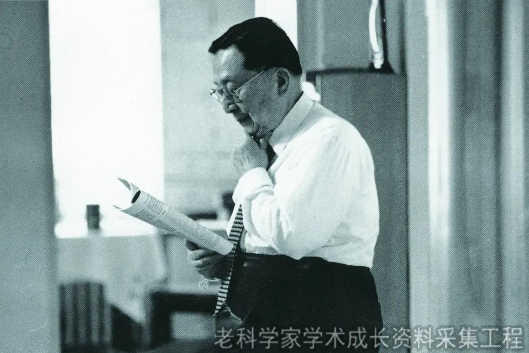 中国著名泌尿外科吴阶平教授,吴阶平泌尿外科学上中下册