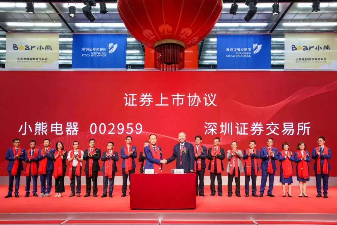 他凑20万创业,13年坚持“种草”,如今成就“创意小家电第一股”