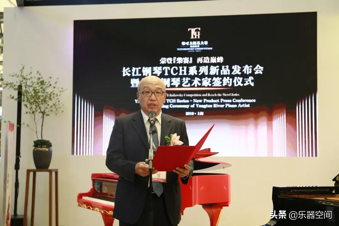 钢琴家安天旭签约长江钢琴艺术家,安天旭弹钢琴大赛