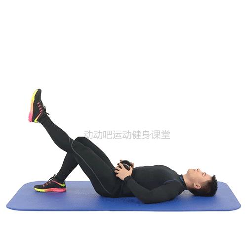 谁说练臀只做深蹲，四个哑铃训练动作，帮你解锁练臀新姿势