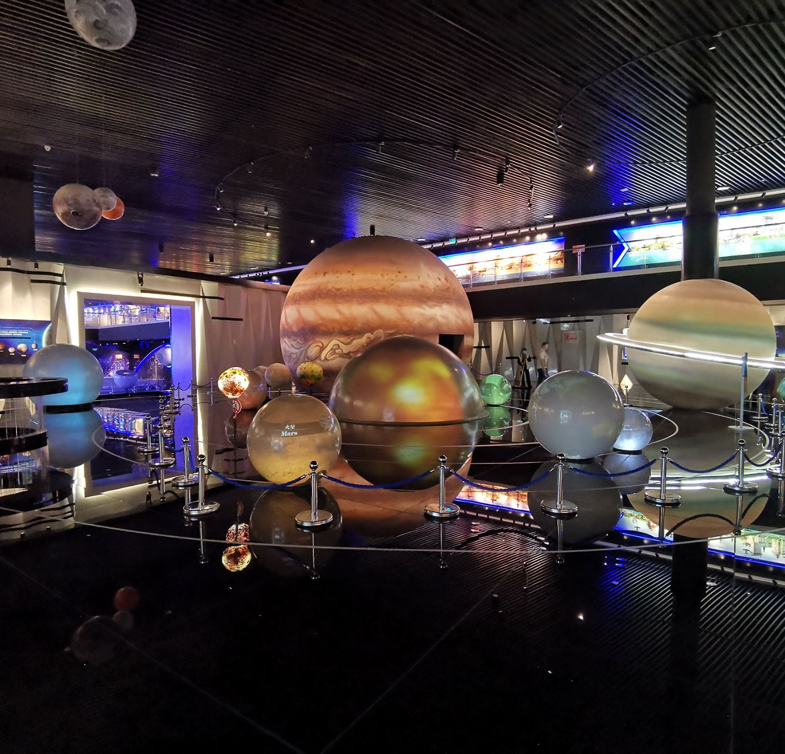 fast射电望远镜相当于几个足球场,世界上最大的超级望远镜