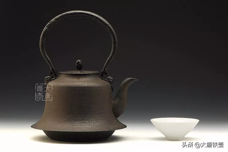 日本铁壶是用什么铁铸造的,日本铁壶真实图片