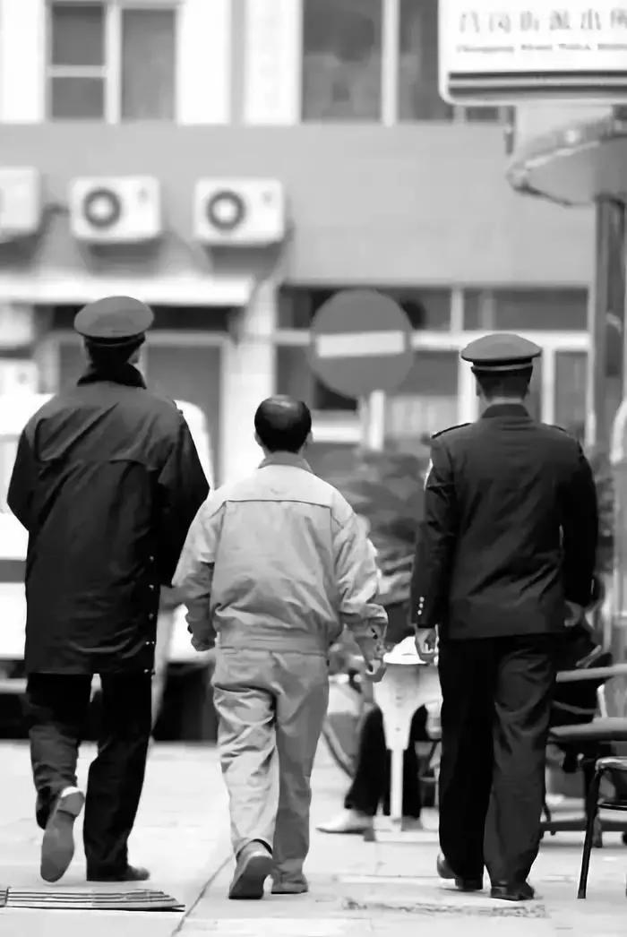 骗爸爸开法拉利,骗家里买车赌博