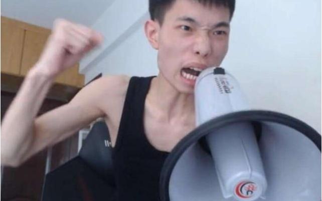 “吃鸡”鲨鱼开窍了？开口就要女网红穿黑丝，粉丝数暴露后傻眼了