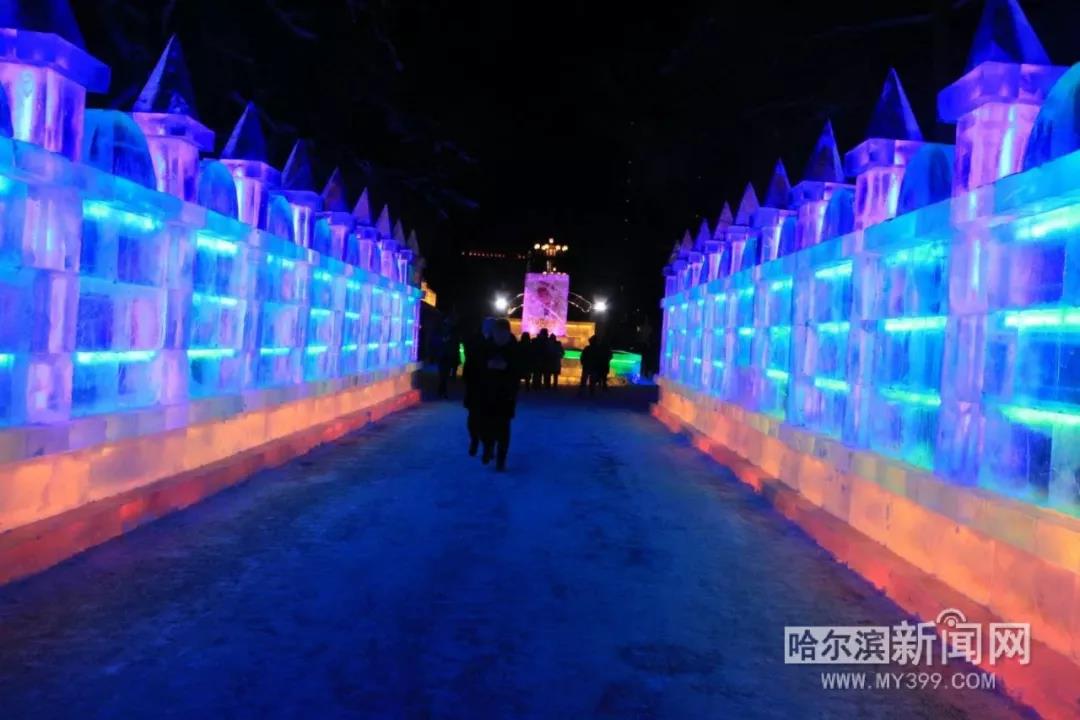 哈尔滨兆麟公园冰灯免费开放时间,哈尔滨第一届冰灯游园图片