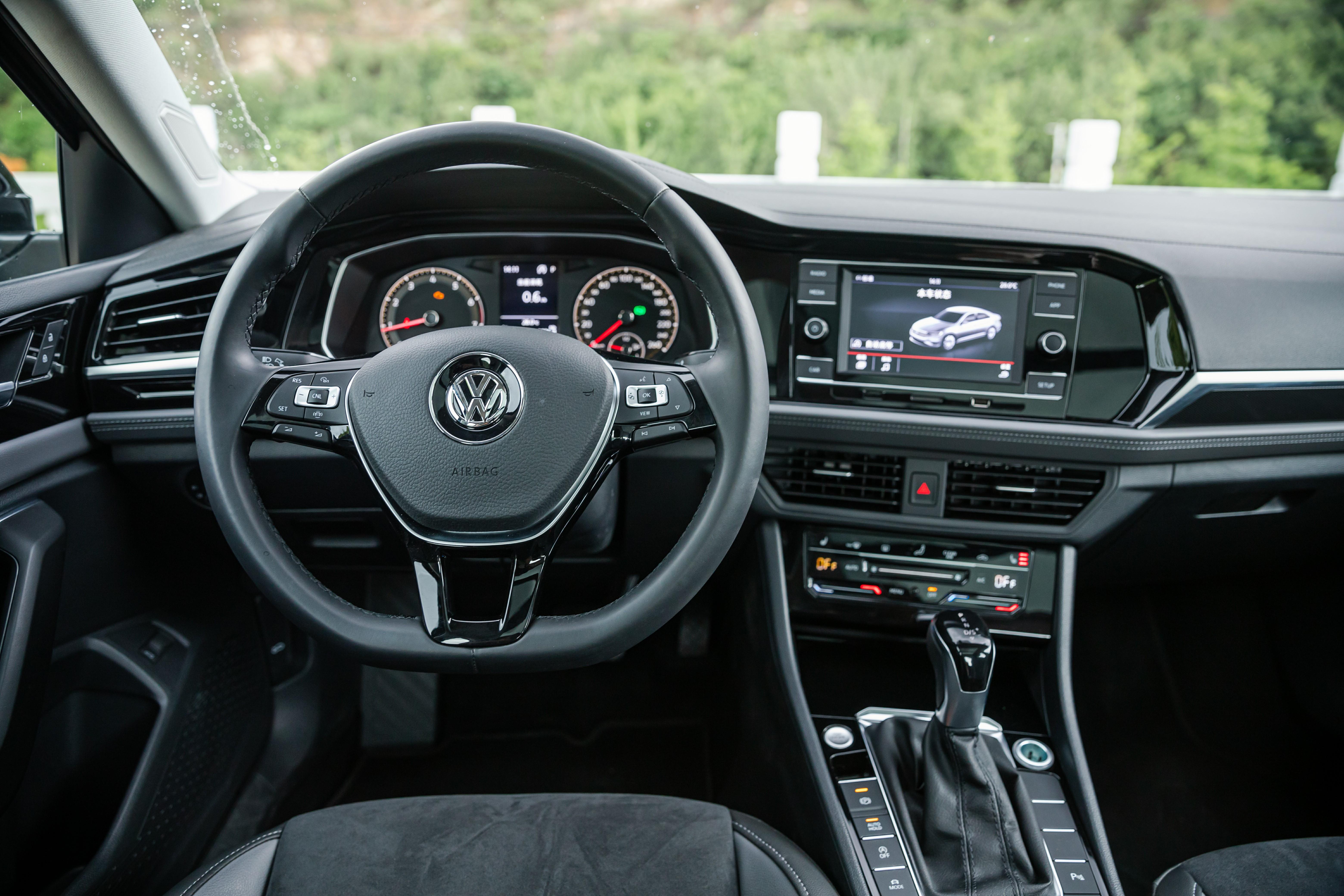 斯柯达明锐1.6和速腾发动机一样吗,斯柯达新明锐和速腾对比