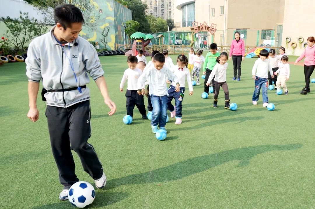 喜报幼儿园被评为省级一类园,获省优质幼儿园喜报