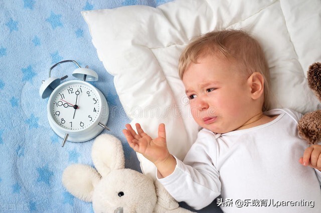 孩子半夜老是醒影响生长,小孩经常半夜醒来行为异常