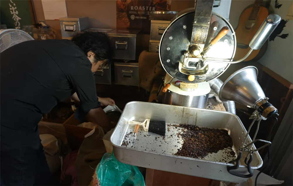 80后小伙回荒废十年的农村大学,80后小伙回荒废10年农村大学