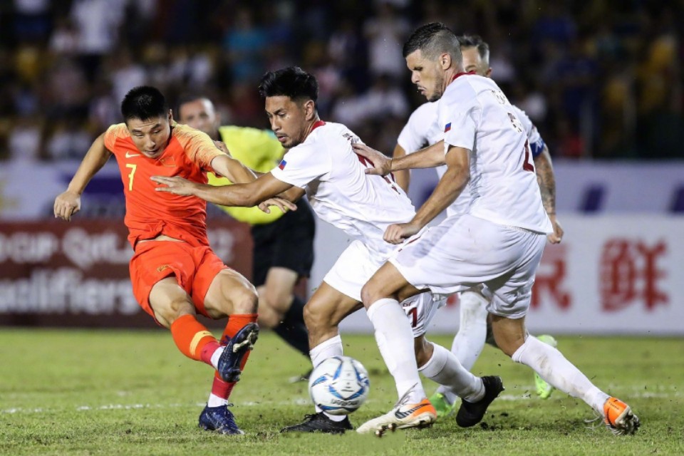 国足遭重创对手创亚洲纪录,国足1-3憾负越南回放