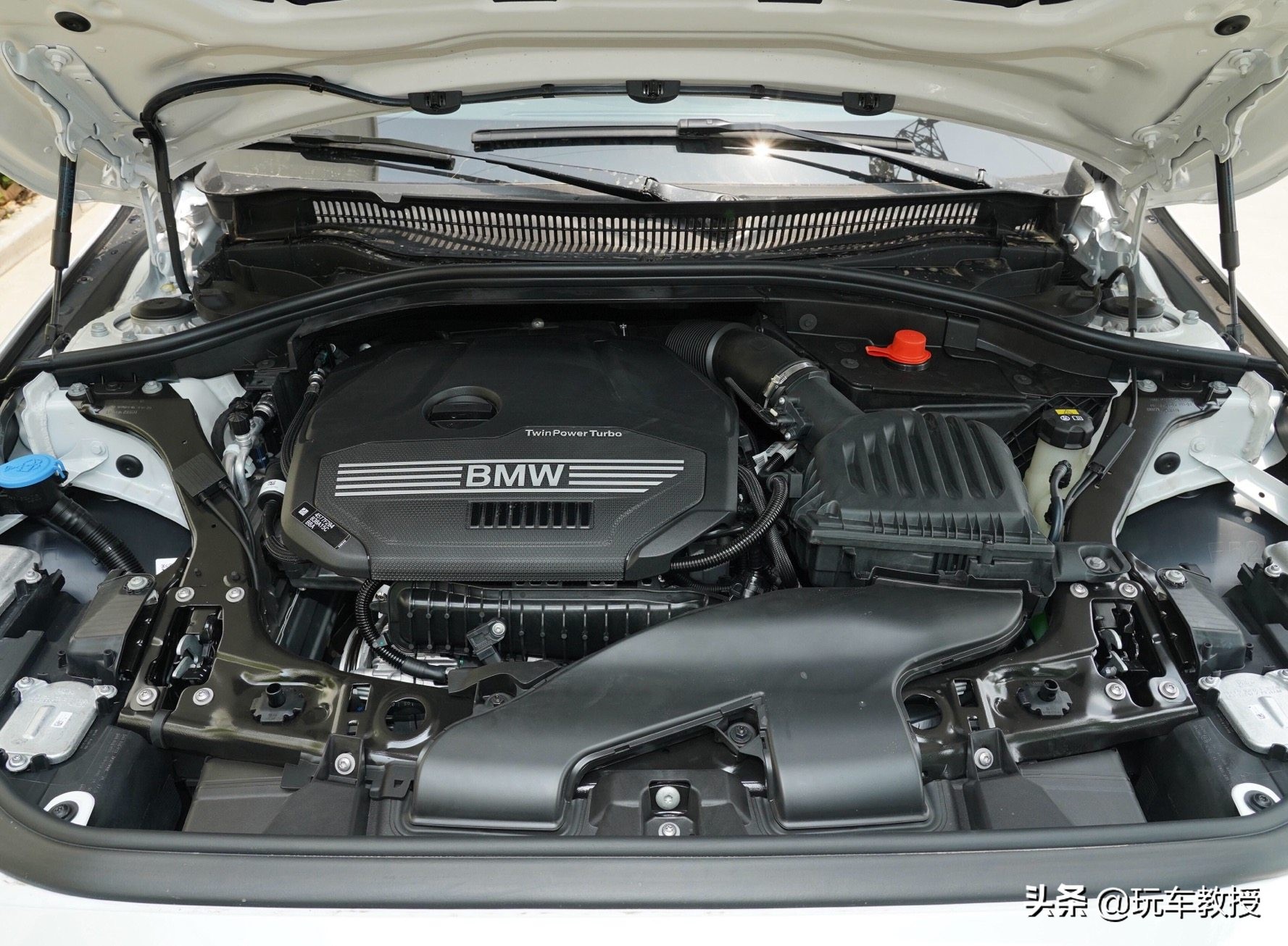 教授探店：相差1235元，加钱上宝马还是直接思域顶配？