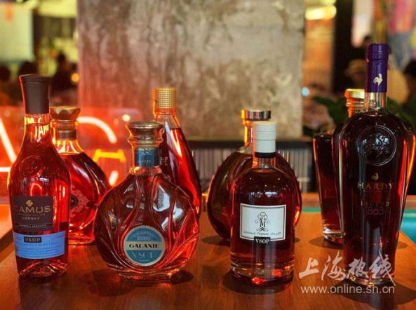 死刑！男子用免费酒瓶诱女环卫工回家强奸致死后抛尸