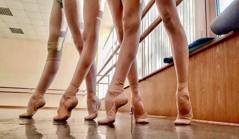 练芭蕾会导致膝超伸吗,练芭蕾舞的脚有多可怕