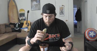 看着都痛的搞笑名场面,看着都痛的搞笑图片