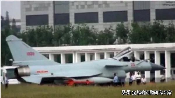 歼10始末,歼10有坠毁过吗