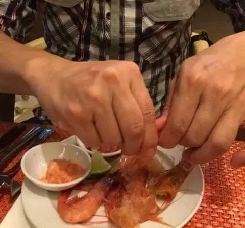 汕尾人吃海鲜,原来海边人是这样吃海螺的