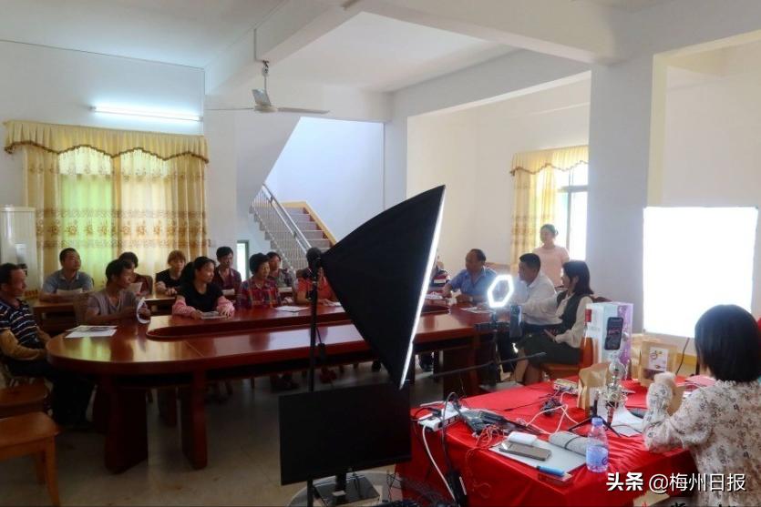 铆足干劲加油干凝心聚力攀新高,铆足劲头加油干奋楫扬帆启新局