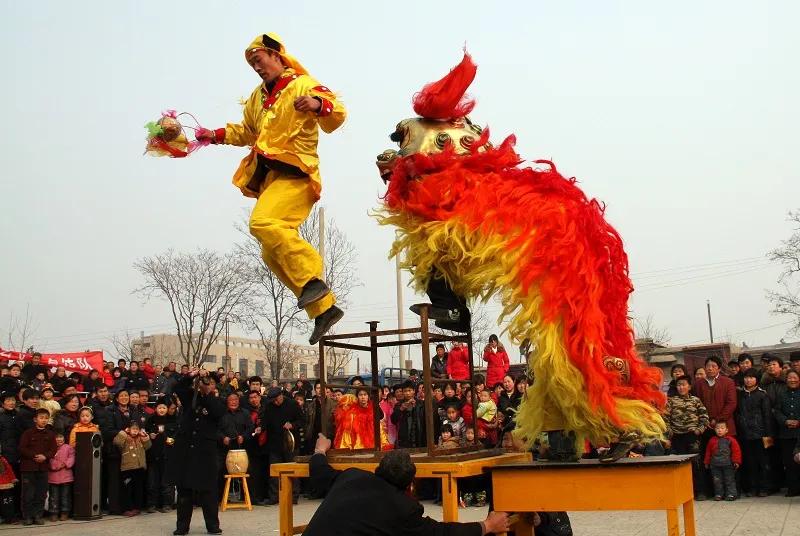 舞狮的是不是有点功夫,舞狮才是真正的中国功夫