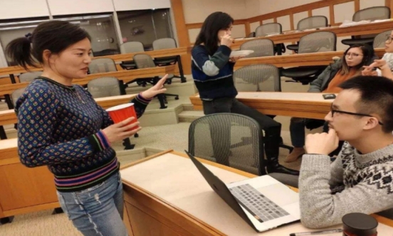 考研复试给导师送礼多少比较好,考研复试到底要不要给导师发邮件