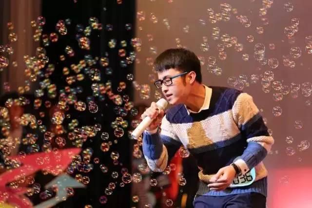 千人晚宴、体育狂欢、明星路演……玩转校园文化，尽享大学魅力！