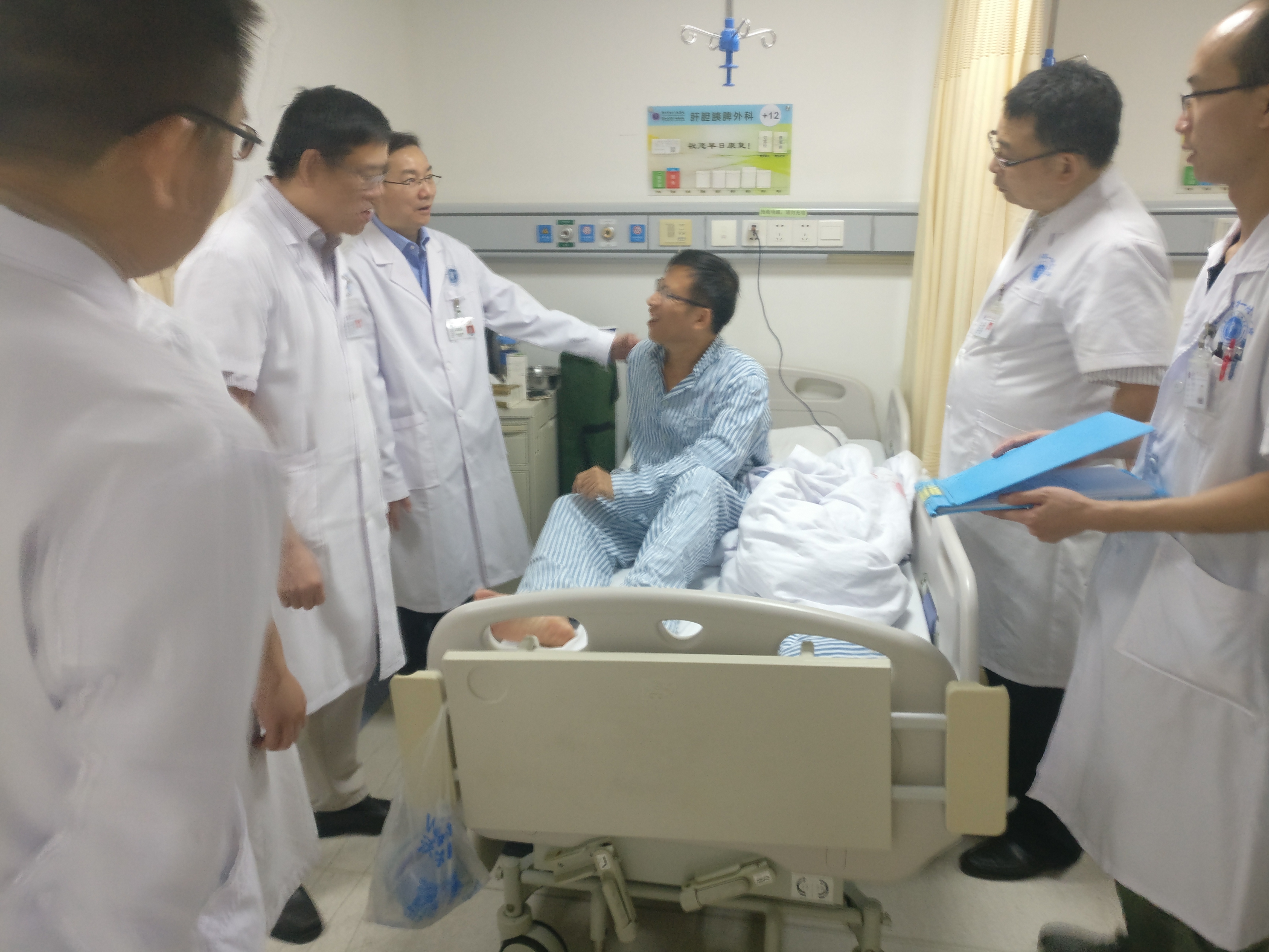 20名专家联手9小时切除罕见肿瘤,顶尖专家切除肝脏肿瘤