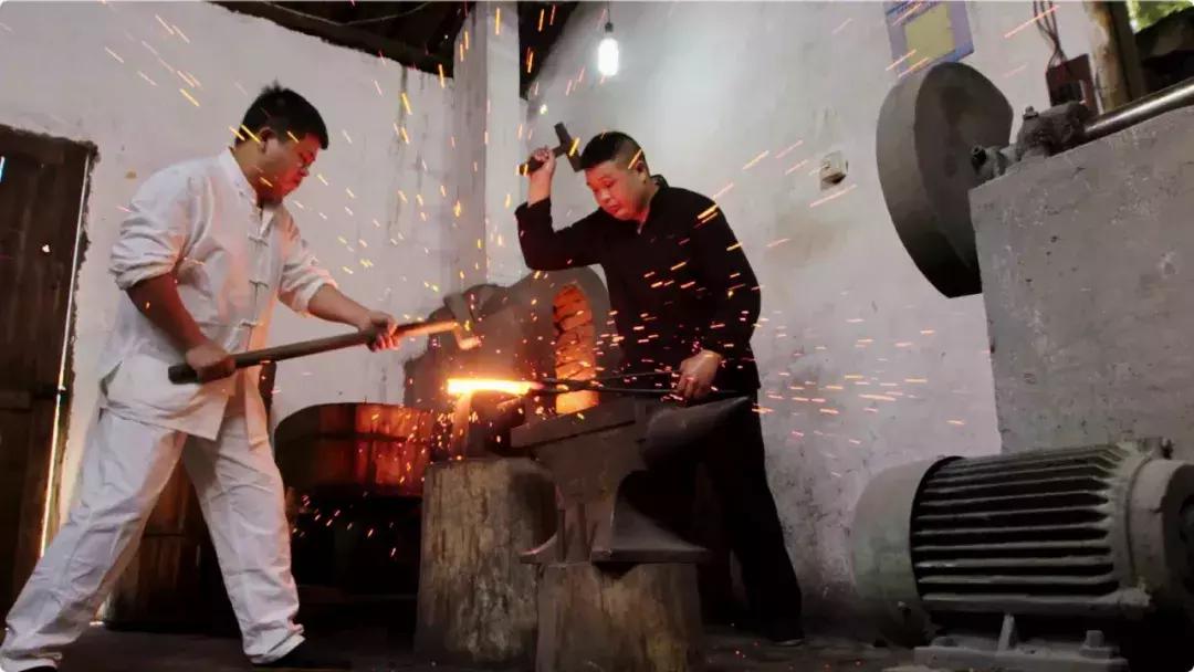 隐于青山下的铸剑人，用25年逐艺“先贤古技”