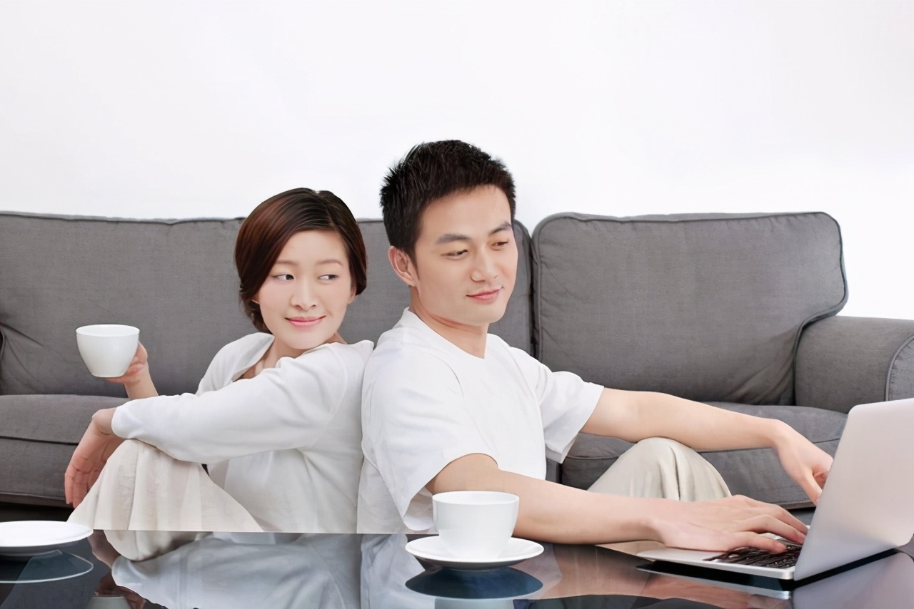 女人遇到烦心事男人怎么处理,女人烦心时该不该及时安慰