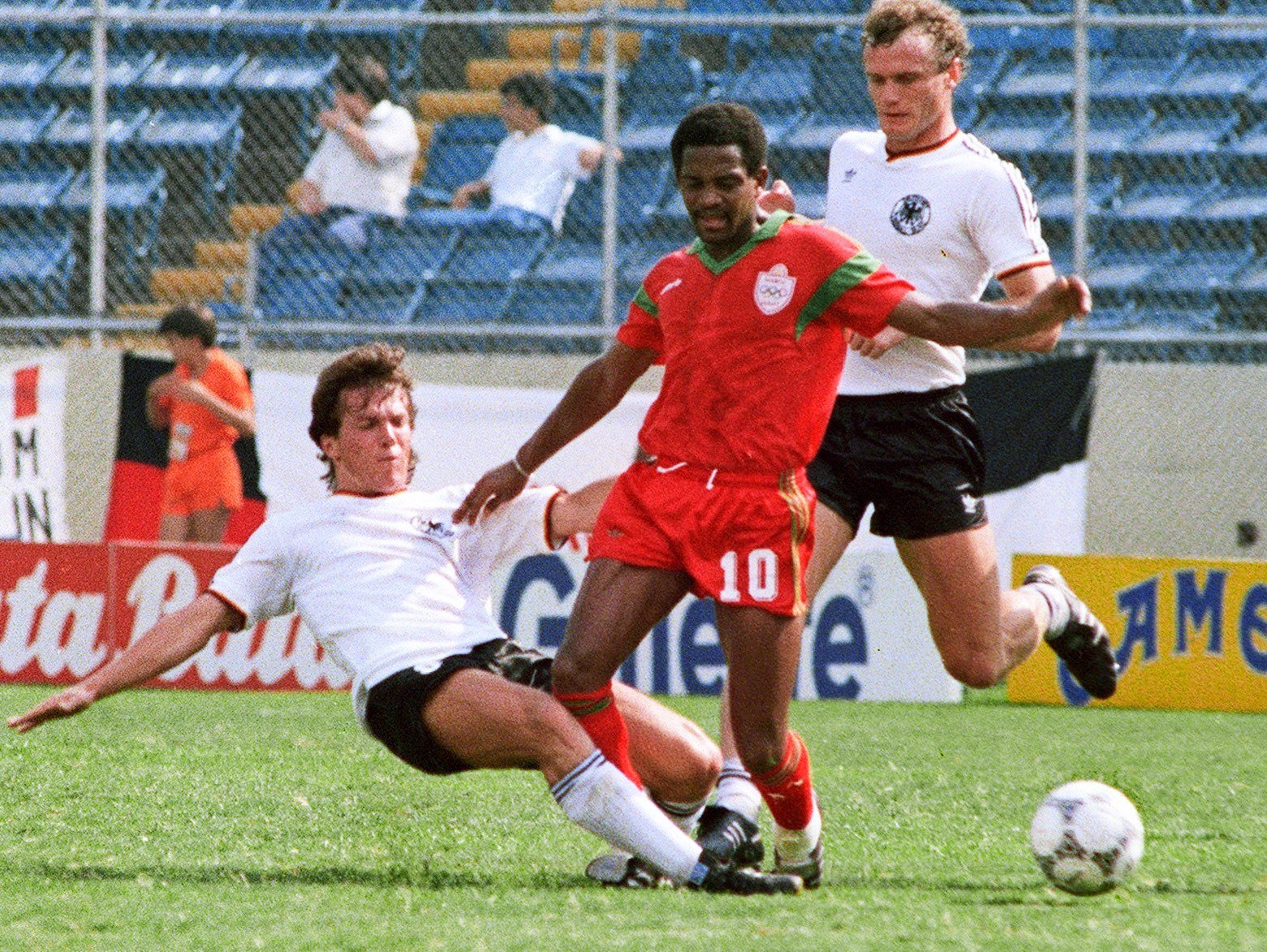 贝克汉姆卡洛斯凌空,巴乔马特乌斯十佳球