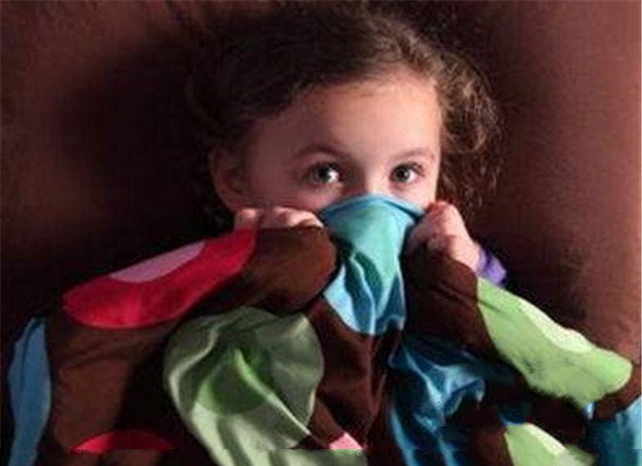 非常胆小恐惧怕黑怎么消除,怎样避免恐惧胆小怕黑