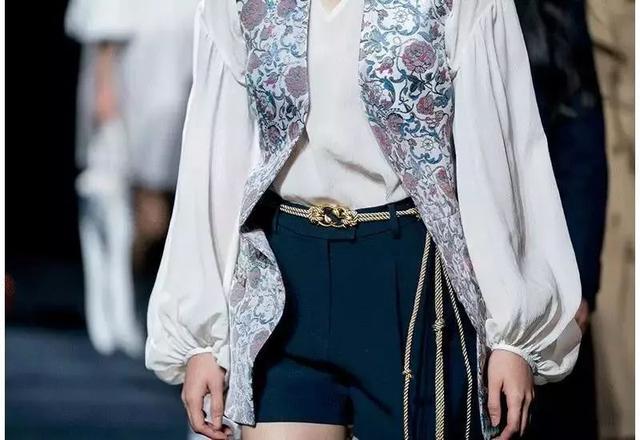 ep雅莹走秀2019,ep雅莹黑裙子