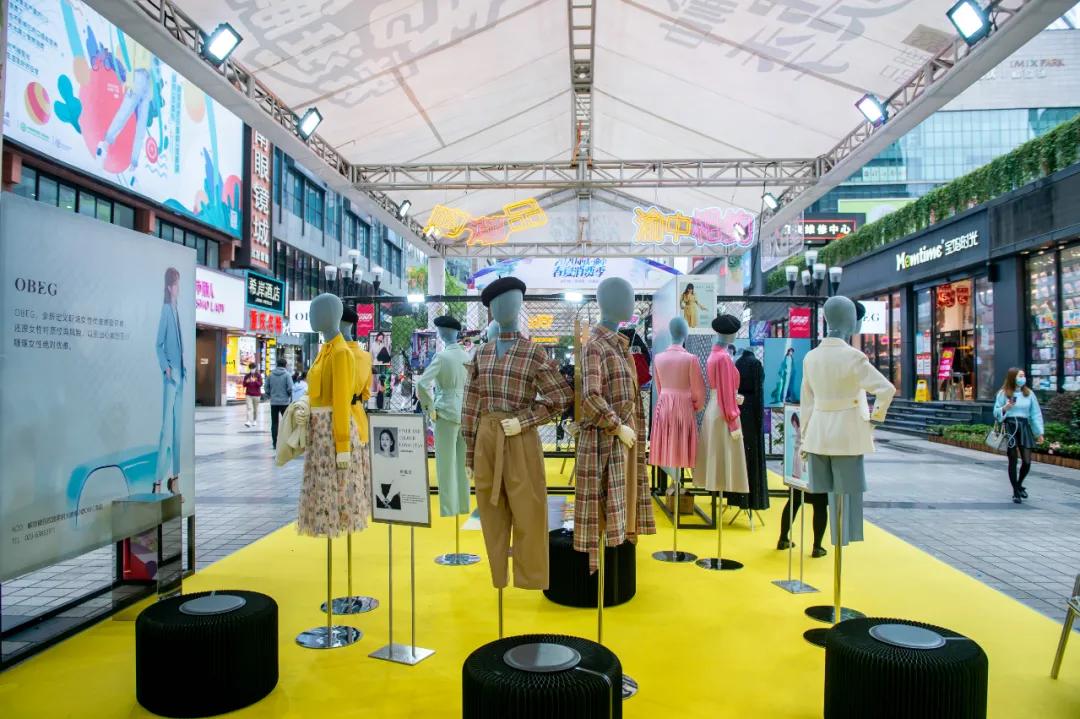 周末逛天府文创集市感受生活美学,周末逛市集看潮雕秀