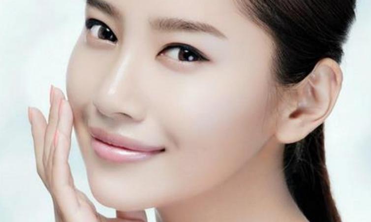 护肤小妙招一招让你皮肤白嫩,晚上护肤的正确步骤及方法