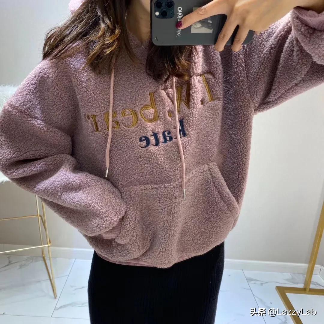 小熊teenieweenie绿色连帽羽绒服,品牌teenieweenie直播卫衣穿搭