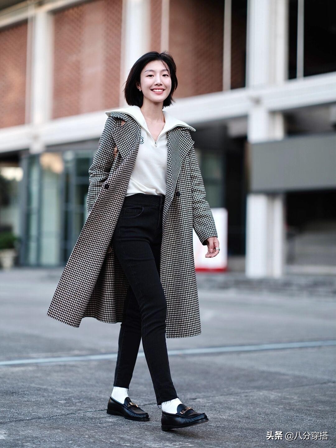 今年“千鸟格大衣”火了,建议选这几种,照穿不出错,保暖洋气