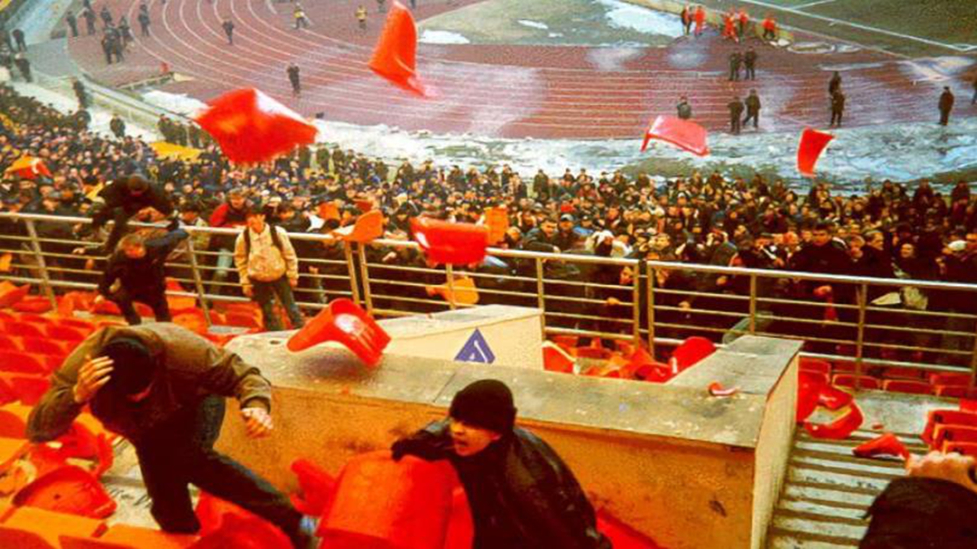 俄罗斯足球迷疯狂时刻,俄罗斯足球大战视频