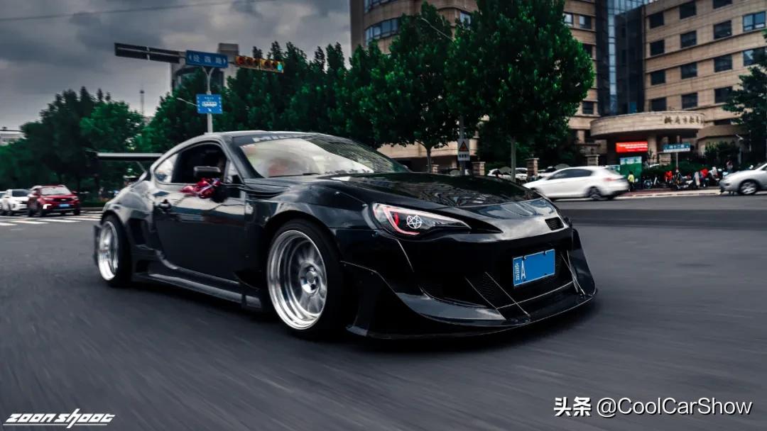 小伙爆改bj80,丰田86手动挡爆改