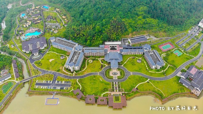 巴厘岛式私密温泉度假,听山野清风