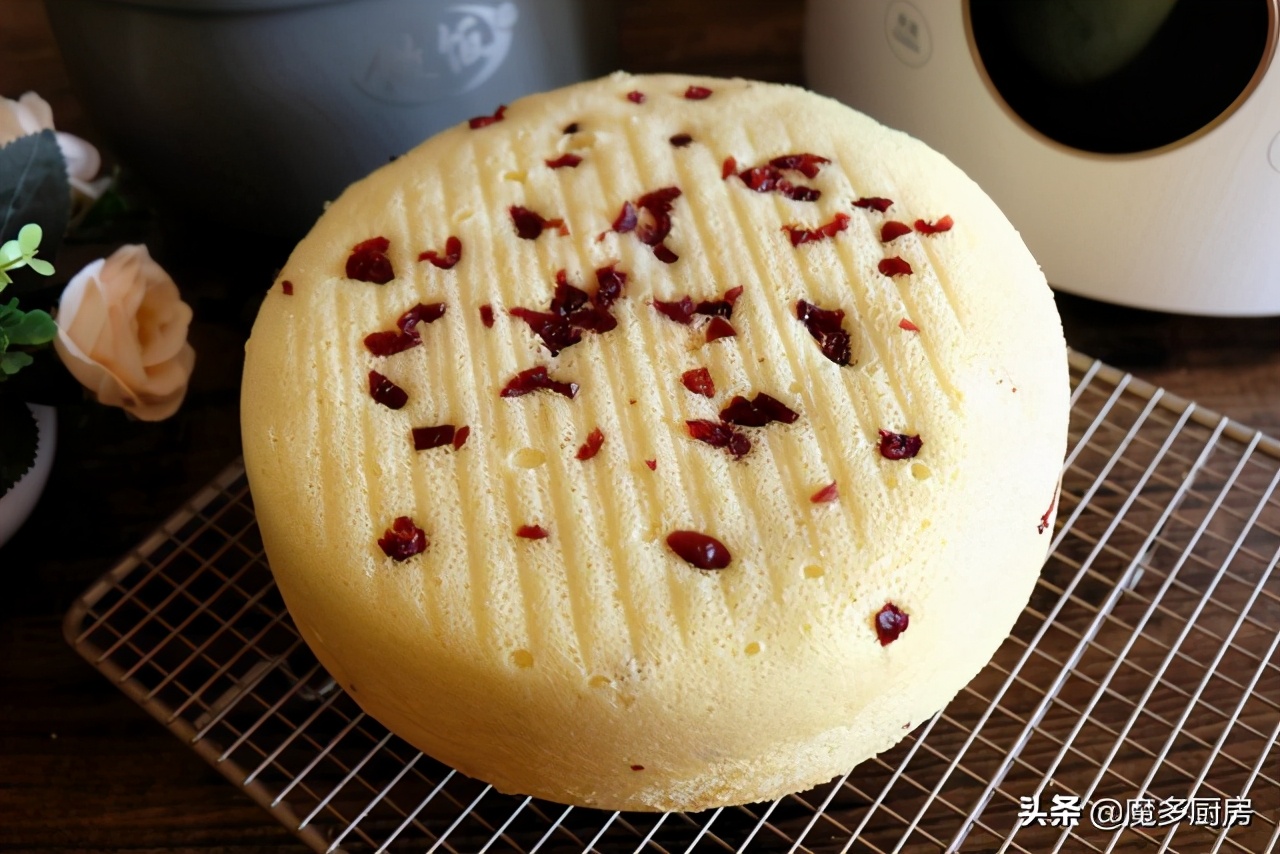 三个鸡蛋做蛋糕一杯面粉够不够,5个鸡蛋用几克蛋糕粉