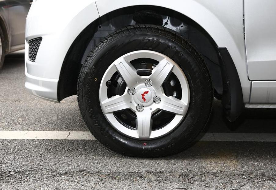 新款五菱宏光优点与缺点,拉货神车五菱宏光