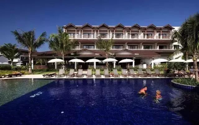 卡马拉海滩周边的度假村,卡马拉海湾全景